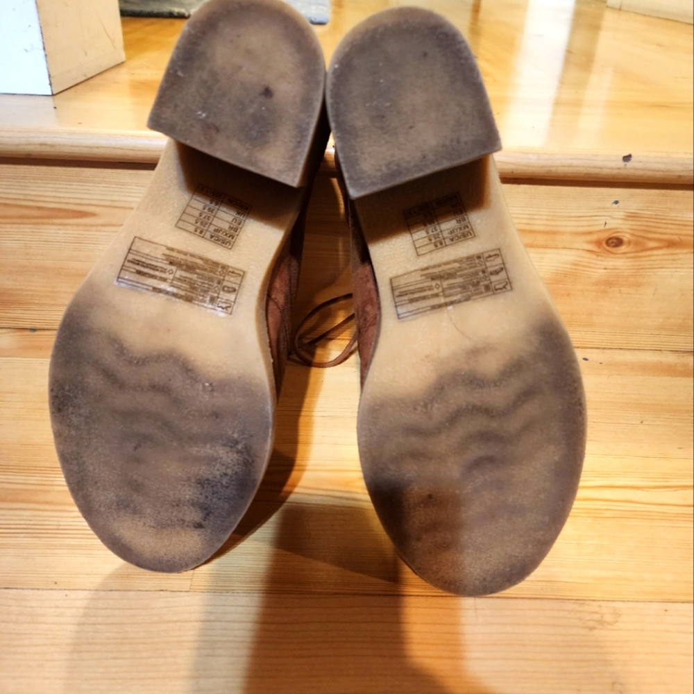 FOREVER 21 Women's Suade Ankle Boots ๐ข - Picture 8 of 9